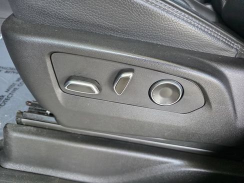 Used 2025 GMC Yukon Denali AWD/4WD image 27