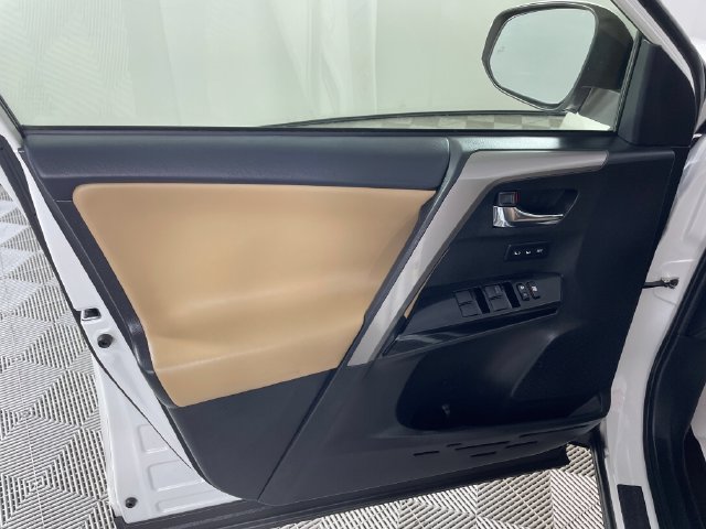 Used 2018 Toyota RAV4 Limited AWD/4WD image 15