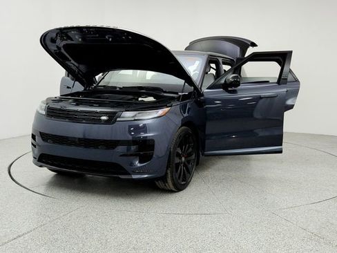 New 2025 Land Rover Range Rover Sport Dynamic SE image 9