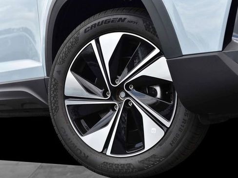 New 2026 Volkswagen Taos SE AWD/4WD image 3