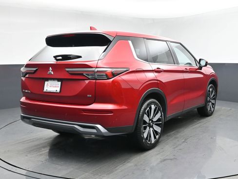 Used 2025 Mitsubishi Outlander SE image 18