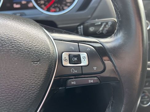 Used 2018 Volkswagen Tiguan SE image 28