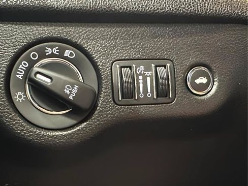 Used 2022 Chrysler 300 Touring L AWD/4WD image 16
