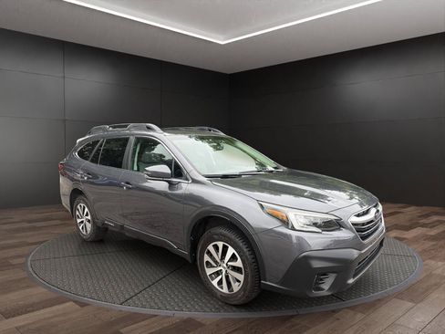 Used 2020 Subaru Outback Premium AWD/4WD image 2