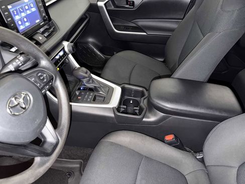 Used 2022 Toyota RAV4 LE AWD/4WD image 17