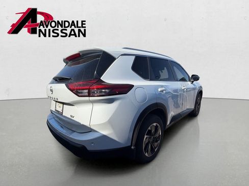Used 2024 Nissan Rogue SV w/ SV Premium Package FWD image 4