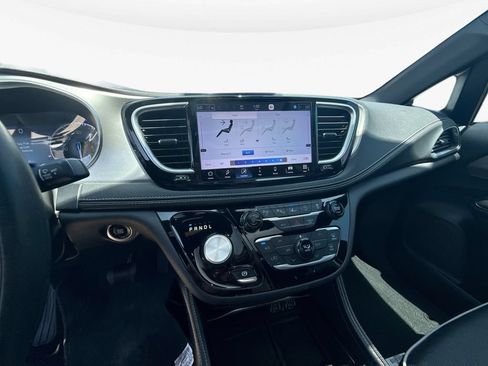 Used 2021 Chrysler Pacifica Limited w/ Uconnect Theater Family Group AWD/4WD image 12