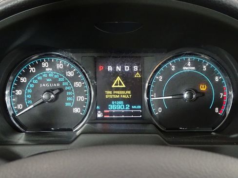 Used 2013 Jaguar XF image 21