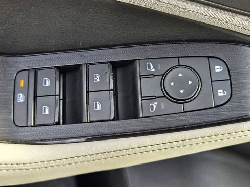 Used 2023 Nissan Rogue SV image 15