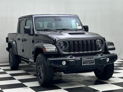 New 2025 Jeep Gladiator Sport image 2