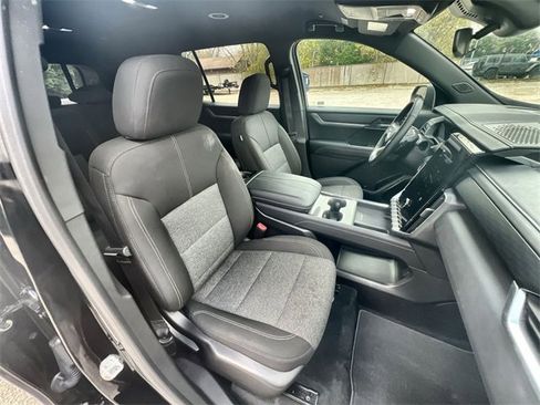 Used 2025 GMC Acadia Elevation image 27