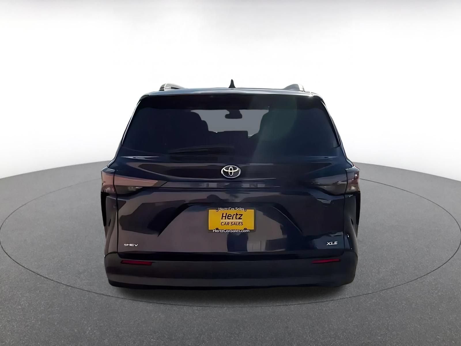 Used 2025 Toyota Sienna XLE FWD image 12