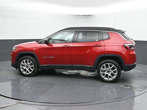 Used 2025 Jeep Compass Limited AWD/4WD image 9