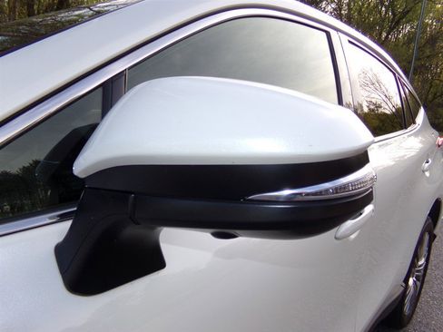 Used 2022 Toyota Venza Limited w/ Advanced Technology Package image 11