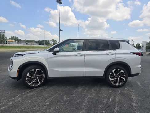 Used 2022 Mitsubishi Outlander SE AWD/4WD image 12