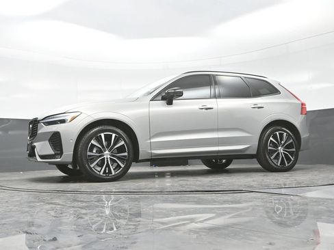 Used 2023 Volvo XC60 B5 Plus w/ Climate Package AWD/4WD image 21