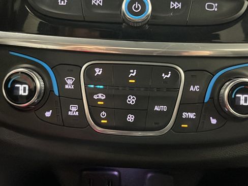 Used 2019 Chevrolet Traverse LT AWD/4WD image 18