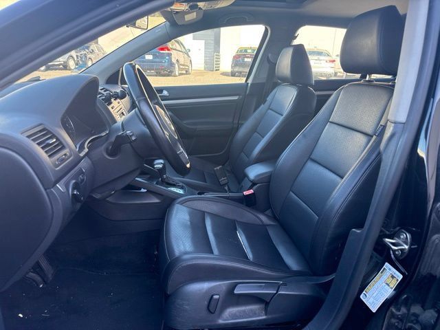 Used 2010 Volkswagen Jetta SE FWD image 11