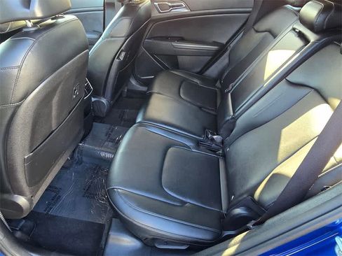 Used 2023 Kia Sportage SX image 9