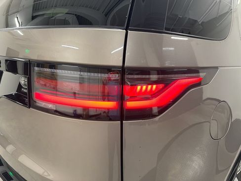 Used 2023 Land Rover Discovery HSE R-Dynamic AWD/4WD image 33