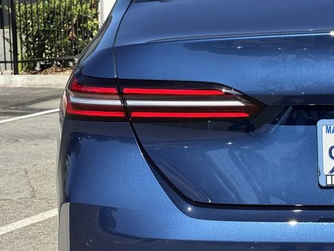 Used 2025 BMW 530i w/ Premium Package image 13