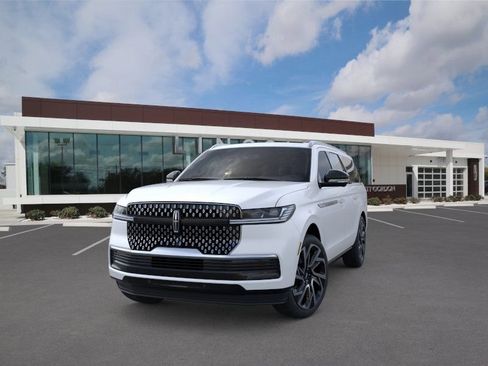 New 2026 Lincoln Navigator L Reserve AWD/4WD image 2