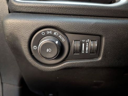 Used 2022 Chrysler Pacifica Touring-L w/ S Appearance Package FWD image 33
