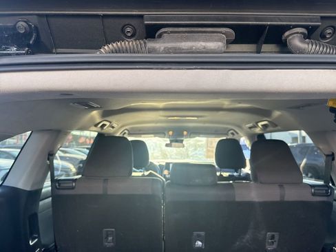 Used 2023 Toyota Highlander LE image 9