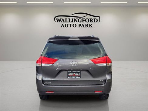 Used 2012 Toyota Sienna XLE image 5