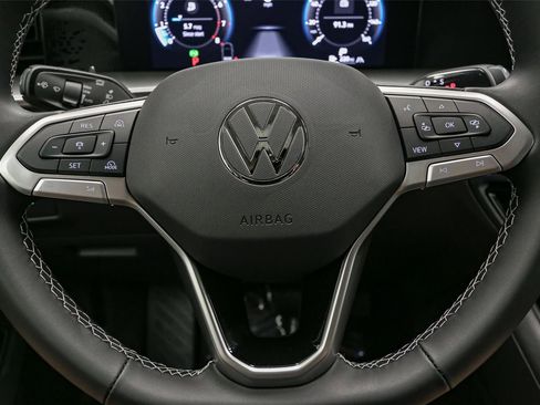 New 2025 Volkswagen Tiguan SE image 20