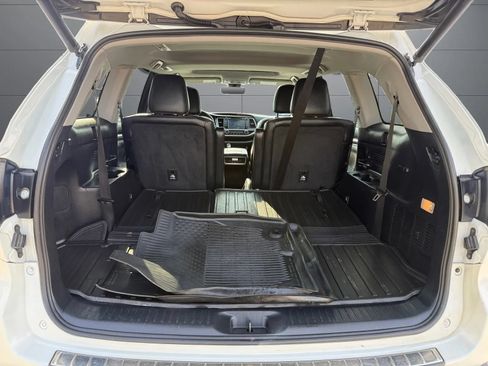 Used 2019 Toyota Highlander SE AWD/4WD image 10