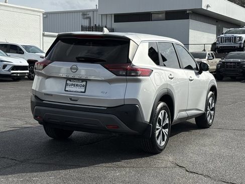 Used 2022 Nissan Rogue SV image 3