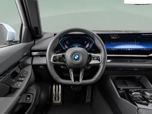Used 2025 BMW i5 eDrive40i w/ M Sport Package RWD image 41