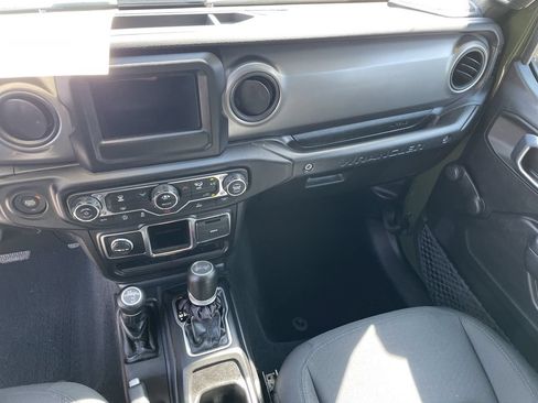 Used 2022 Jeep Wrangler Sport AWD/4WD image 15