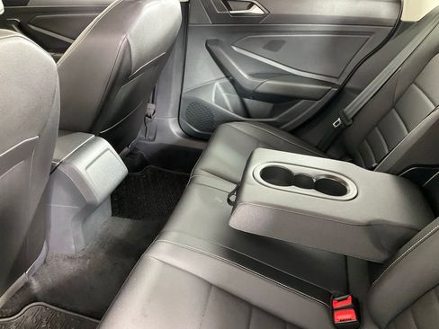 Used 2024 Volkswagen Jetta SE w/ Panoramic Sunroof Package image 11