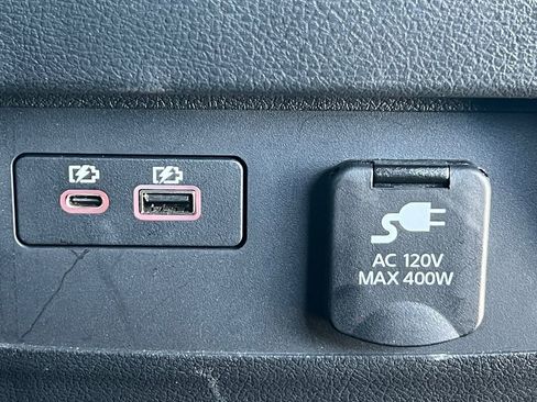 Used 2022 Nissan Titan PRO-4X w/ Pro-4x Convenience Package image 6