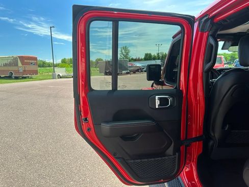 Used 2024 Jeep Wrangler Unlimited Sahara w/ Safety Group AWD/4WD image 21