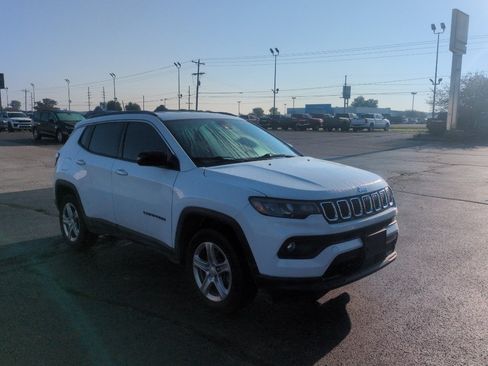 Used 2024 Jeep Compass Latitude AWD/4WD image 3