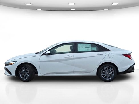 New 2026 Hyundai Elantra Blue image 4