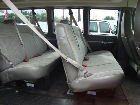 Used 2017 Chevrolet Express 3500 LT w/ LT Preferred Equipment Group image 5