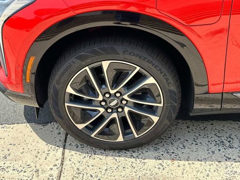 New 2025 Cadillac Optiq Sport 1 w/ LPO, Floor Liner Package image 7