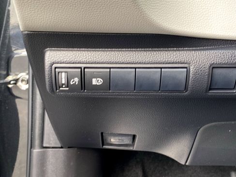 Used 2020 Toyota Corolla LE image 23