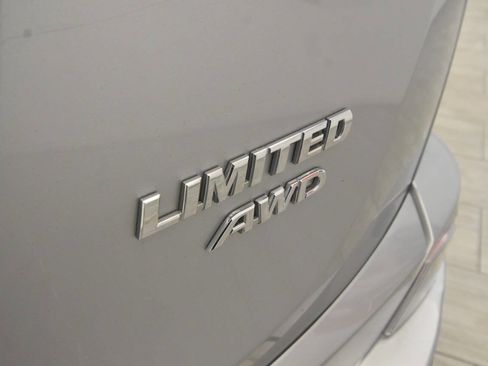 Used 2018 Toyota RAV4 Limited w/ Advanced Technology Package image 33