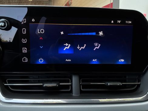Used 2025 Chevrolet Trax LT FWD image 28