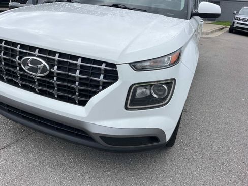 Used 2024 Hyundai Venue SEL FWD image 9