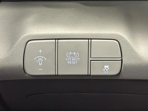 Used 2024 Hyundai Elantra Limited FWD image 31