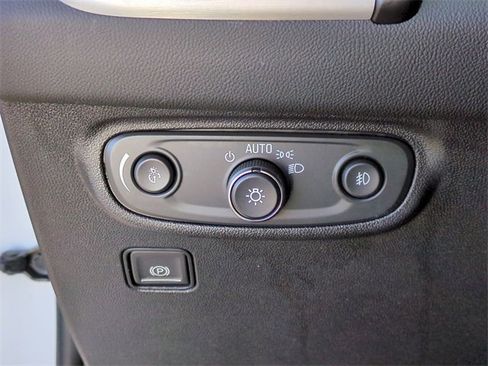 Used 2024 GMC Terrain SLT image 21