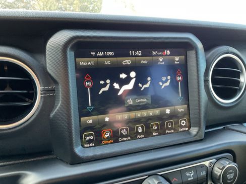 Used 2022 Jeep Wrangler Unlimited Sahara w/ Cold Weather Group image 24