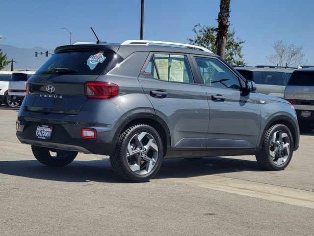 Certified 2024 Hyundai Venue SEL FWD image 4