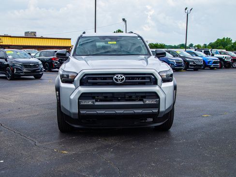 Used 2025 Toyota 4Runner SR5 AWD/4WD image 2